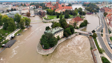 Social media mobilises Poles to battle floods in historic city